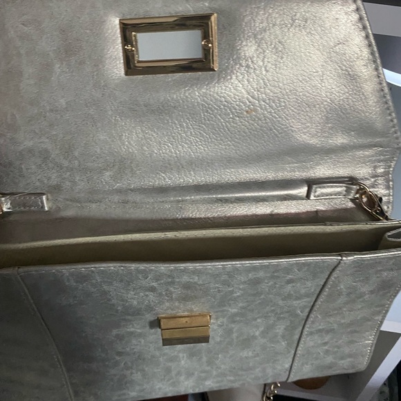 Stepping out… add a slight shimmer for the win.. 💃🏽 - Picture 3 of 4